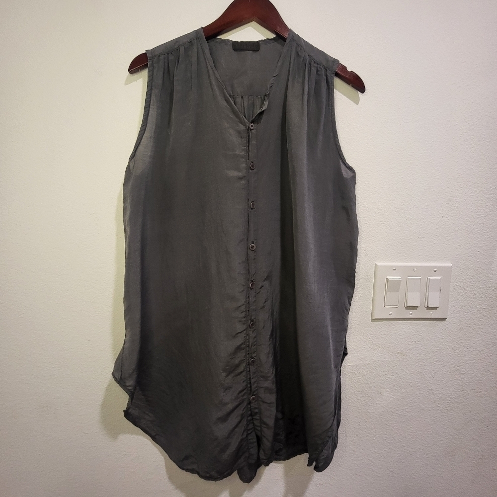 CP SHADES Silk Gray Sleeveless Women's Top